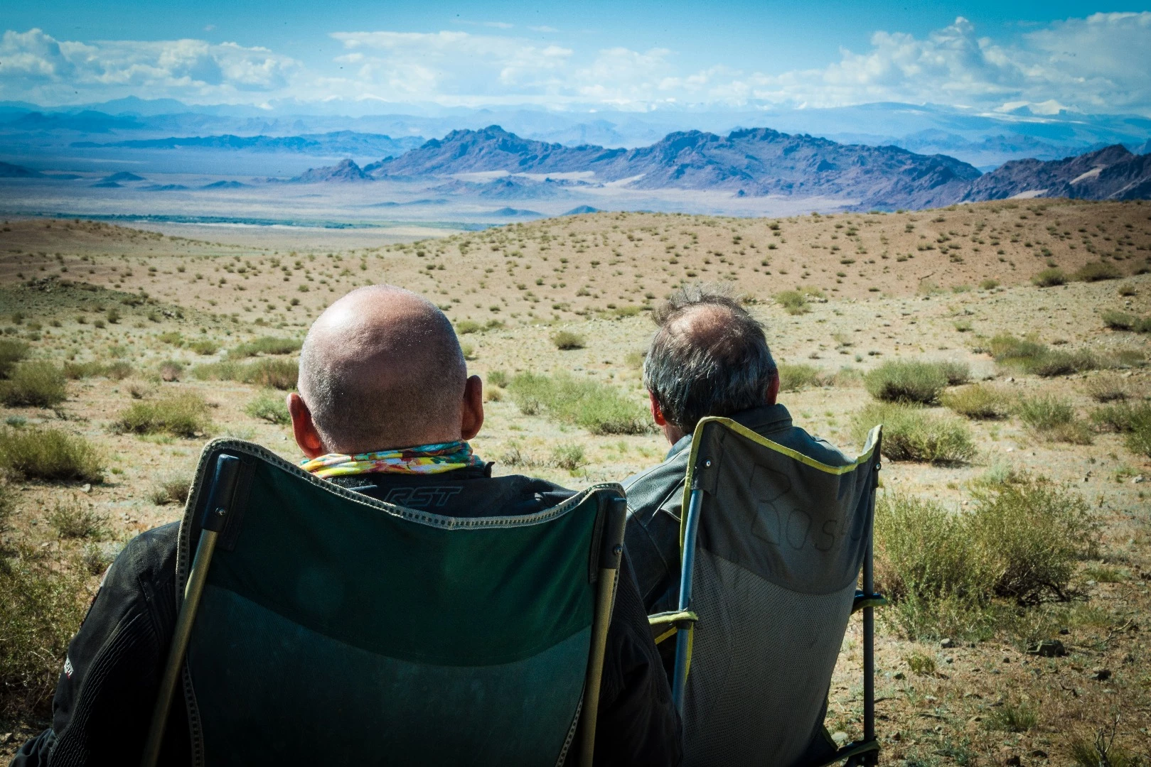 Rory Gibson and Chris Auld, desert between Khovd and Hotgorhag, with the Altai mountains in the distance