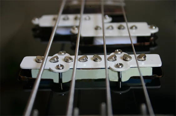 The 3Dxy system is available in bass format too, with pickups for double bass and violin in development