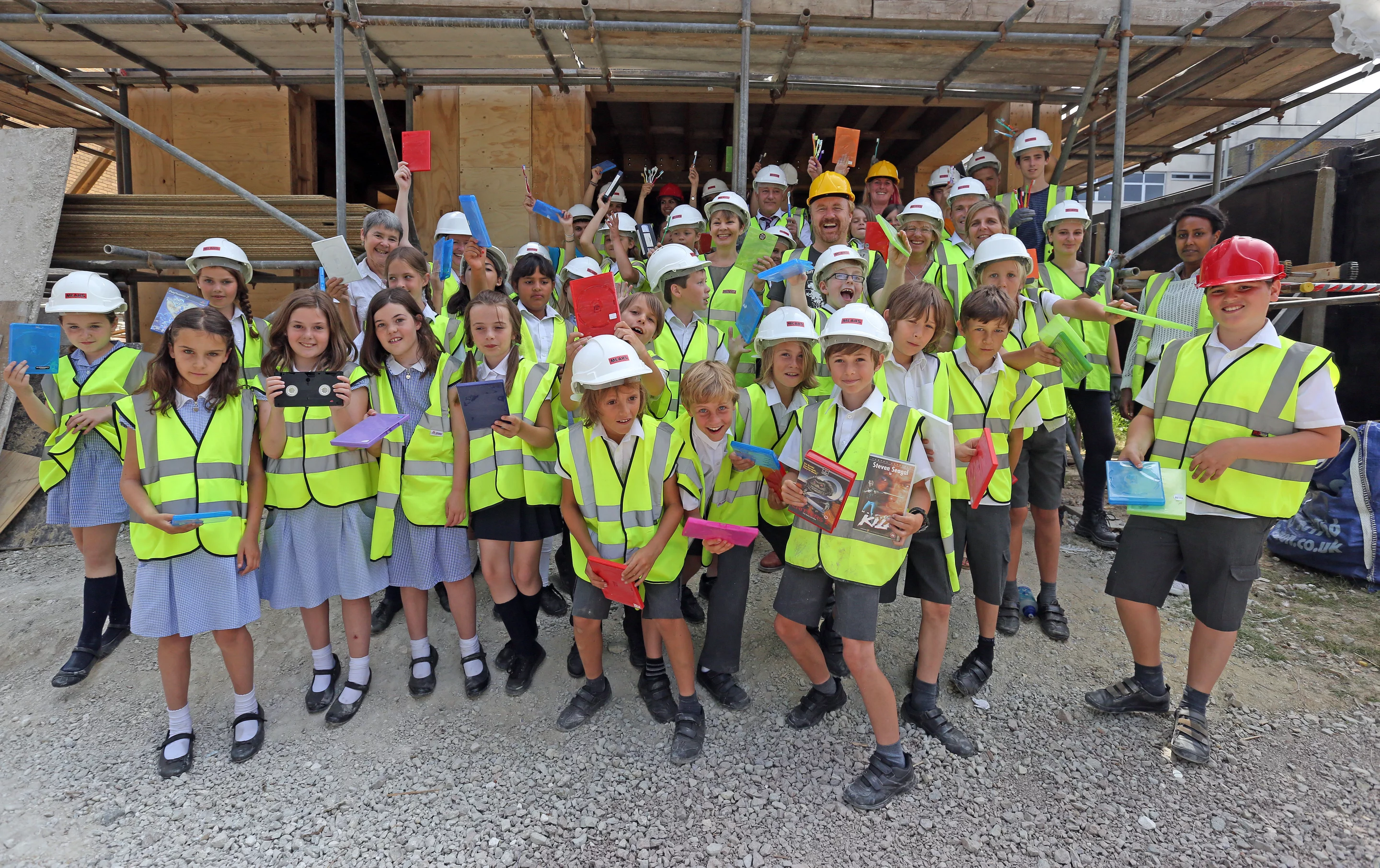Some of the 253 students and apprentices involved in the building of the house (Photo: BBM)