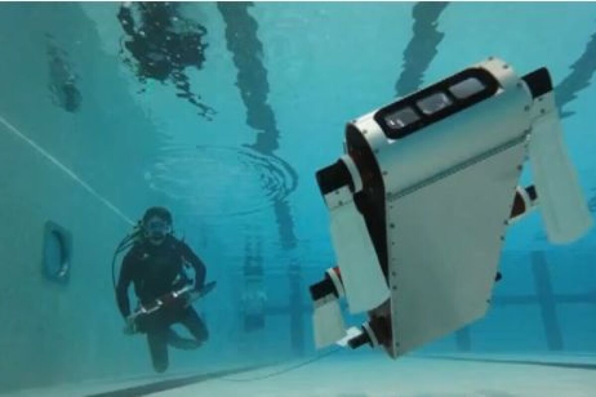 Underwater swimming robot now wirelessly controlled
