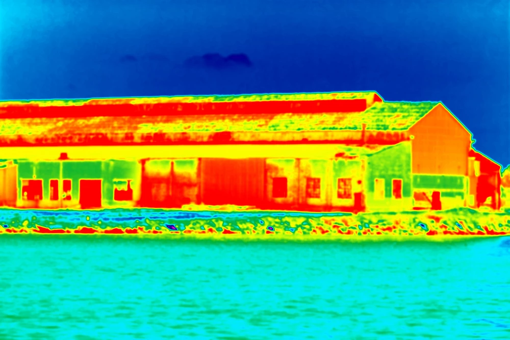 Far-infrared image of a building at night (Image: Robert Gubbins/Shutterstock)