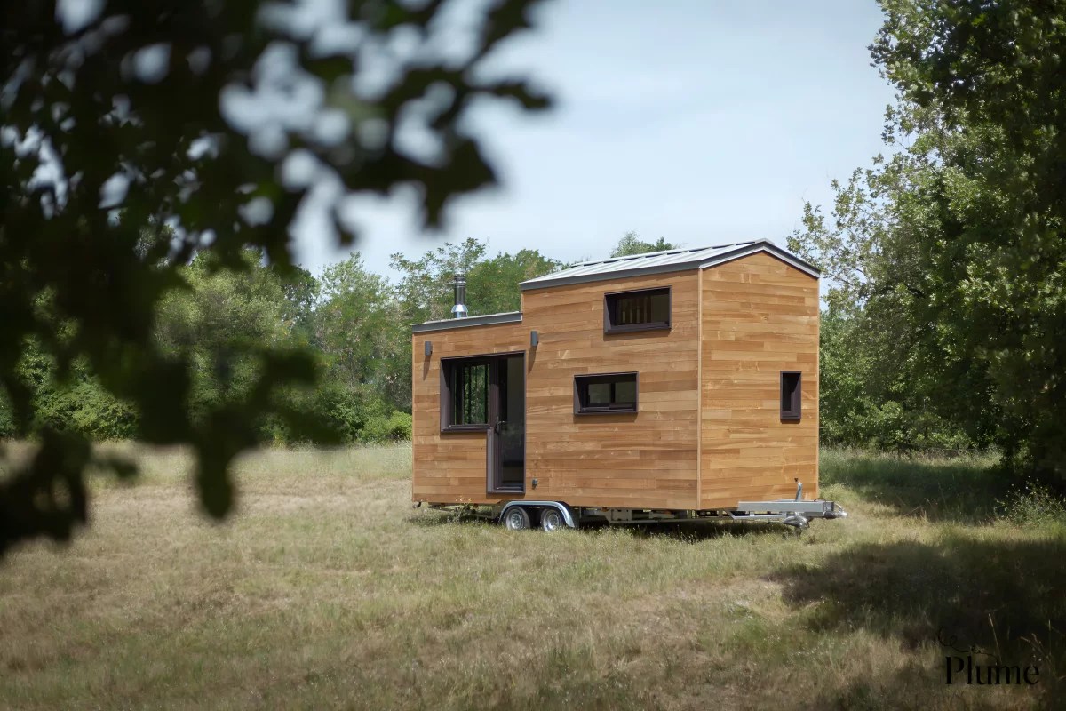 Despite its length of just 6 m (20 ft), the Courte éclaircie packs a clever space-saving interior that allows it to sleep up to four people