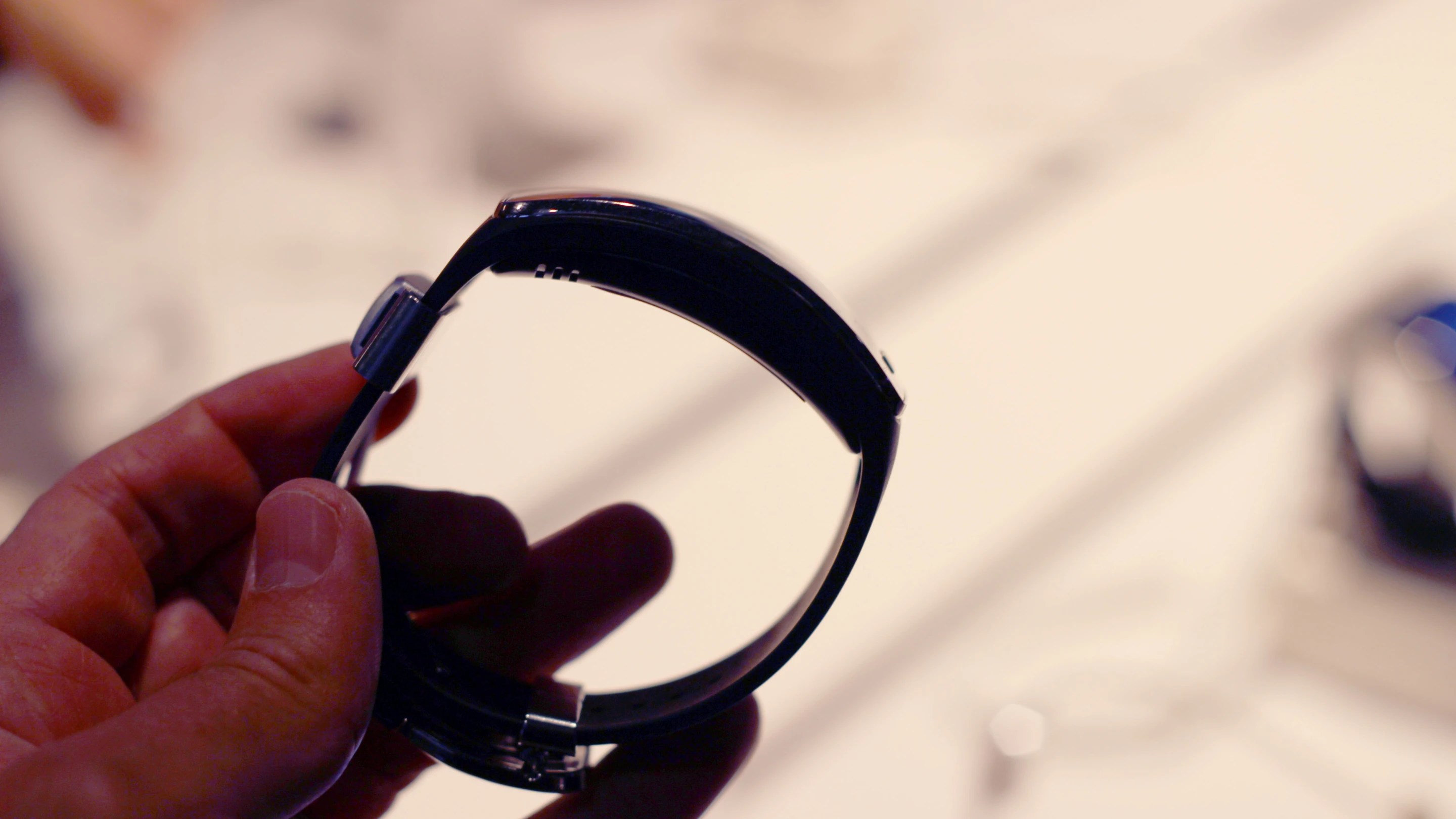 Samsung Gear S (Photo: Will Shanklin/Gizmag.com)