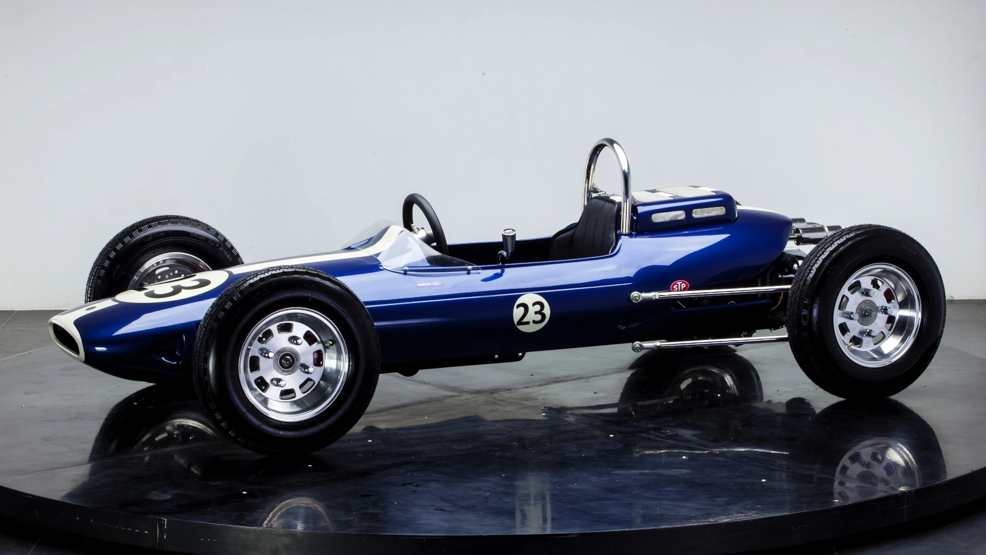 "I wanted to create something similar to a kart in terms of size and cost, but something far more relevant to the real world than a kart which has no suspension, a solid rear axle, no diff, no gears, rudimentary brakes and clutch ... karts really have very little in common with a real racing car," said Redfearn