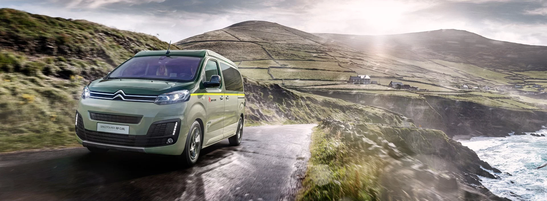 The Citroën SpaceTourer Rip Curl Concept is a compact 4WD camper-van with a camper-van conversion by Pössl, and a 4x4 conversion by Automobiles Dangel.