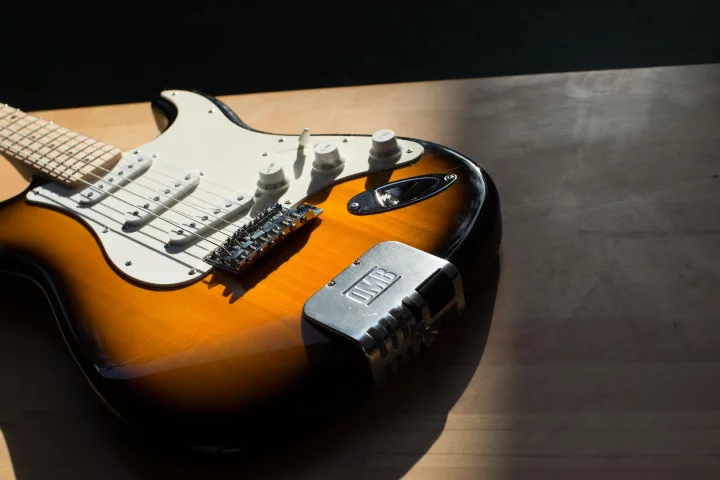 OMB Guitars puts a backing band at a player's fingertips