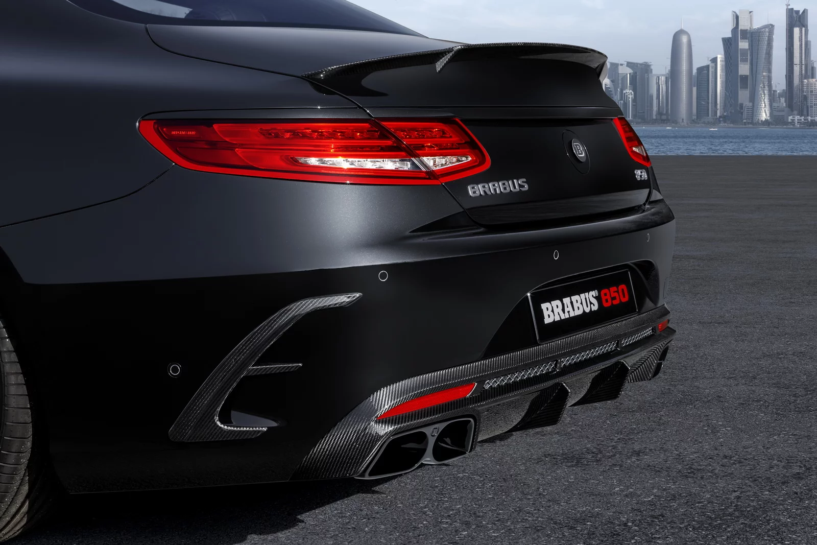 The carbon rear diffuser is cut around the Brabus sports exhaust system