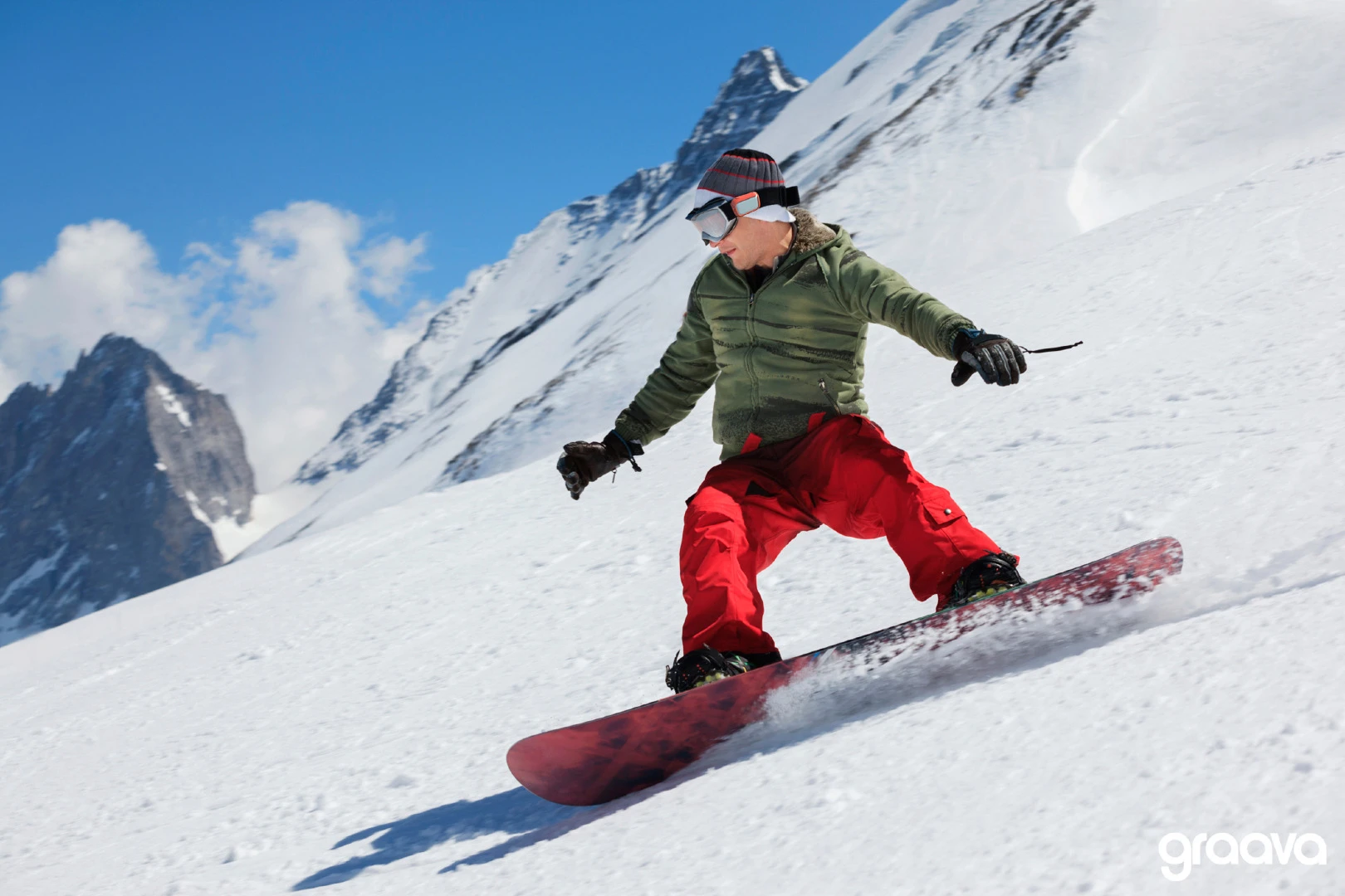 The Graava is equipped with an image sensor (obviously), accelerometer, gyroscope, GPS and two mics, plus it can communicate with third-party heart rate monitors via Bluetooth