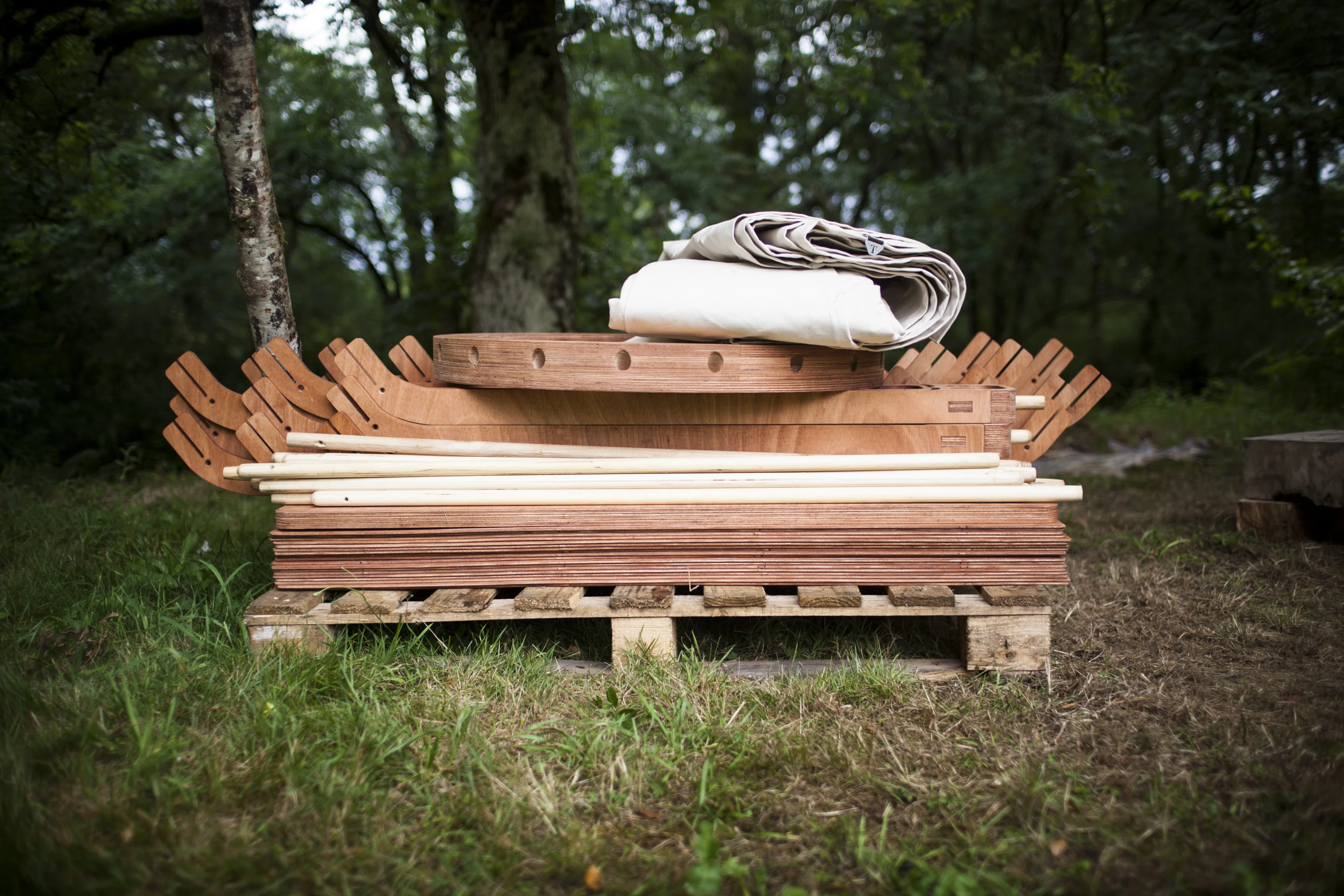 When folded, the Jero measures 1.2 x 08. x 0.5 m (3.9 x 2.6 x 1.64 ft), so should be easily transportable in most cars