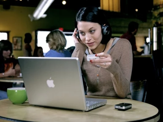 Not a wire in sight thanks to Bluetooth 3.0