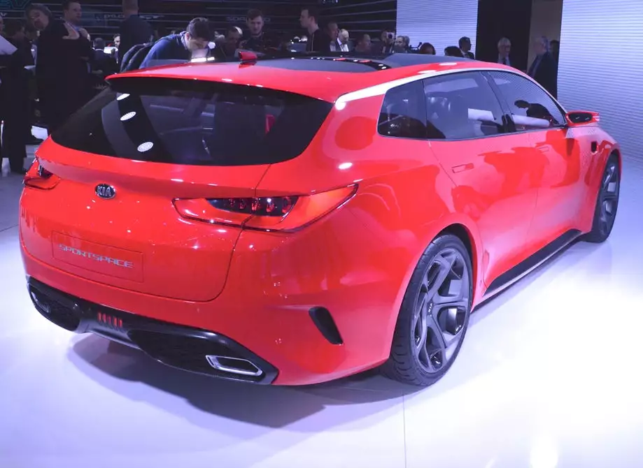 The Sportspace has a pair of tail lamps, while the new concept has a single strip that sweeps across the rear-end