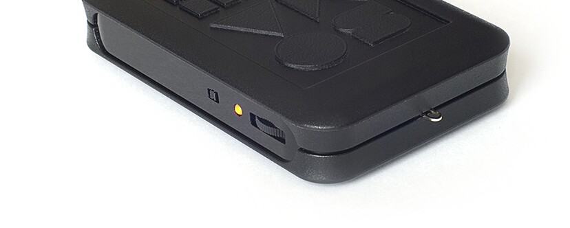 Ether has a magnetic antenna like those found in long-wave radios and an electronic antenna integrated into the circuit board. The PCB also has a pin connected to it that protrudes from one edge of the device, allowing any conductive material or surface it comes into contact with to become an external antenna – including your own body.