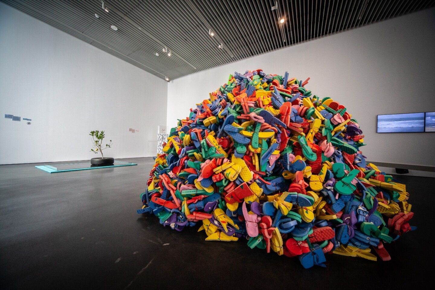 This installation at the Jameel Arts Center consists of a giant pile of discarded sandals and slippers made from petro-derived rubbers and plastics