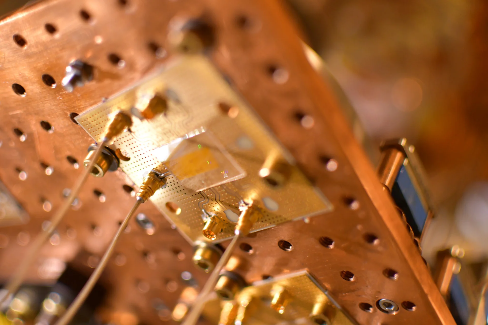 Computer Sound Chip Harvard's acoustic computer chip uses sound waves to encode data
