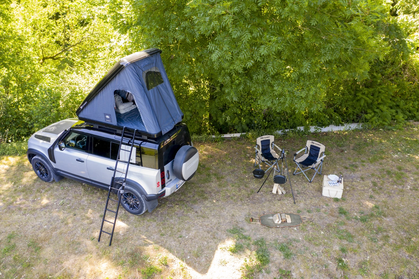 Whether weekend camping or extended touring, the Defender with bespoke RTT makes a capable expedition rig