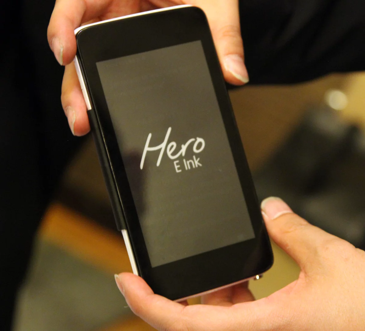 The Alcatel E Ink cover (Photo: Gizmag)