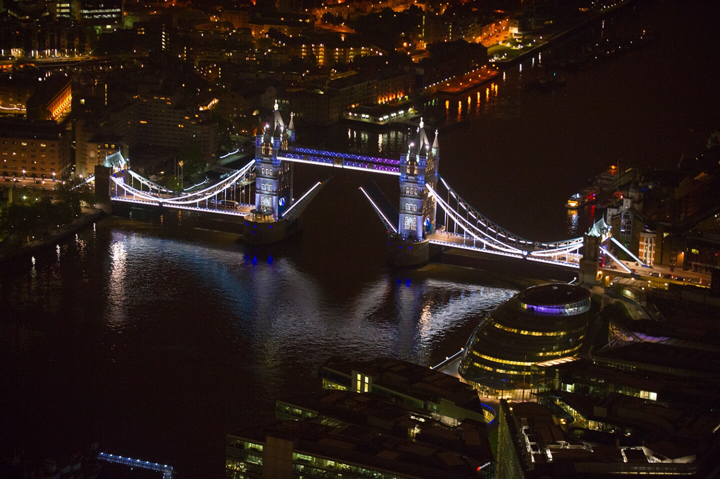 Over the Queen's Diamond Jubilee, the lights will make the famous bridge over the Thames gleam in “diamond” white (Credit: Jason Hawkes)