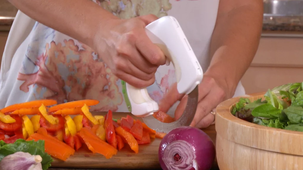 Bolo is a knife with a circular blade for ergonomic comfort and a precise cut