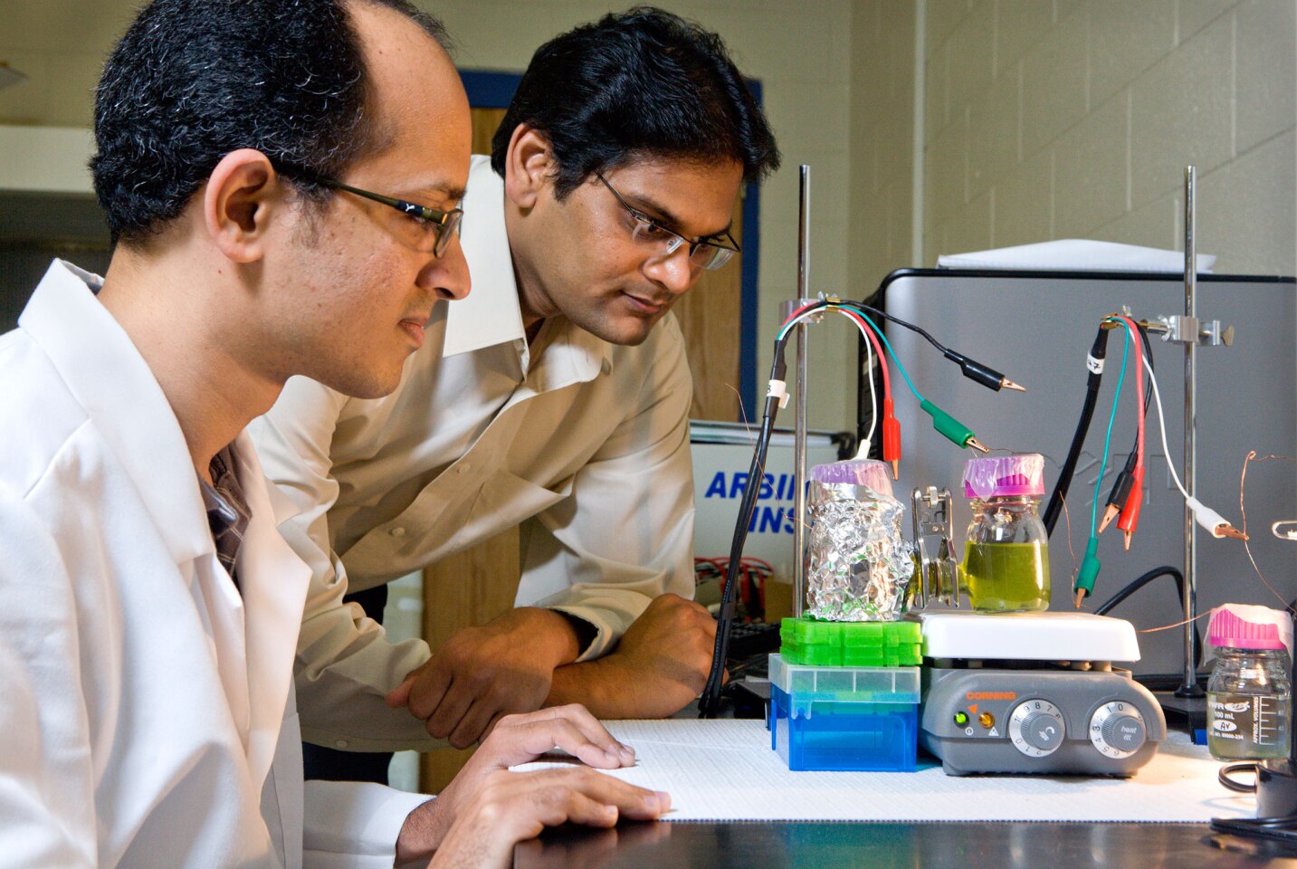 Ramaraja Ramasamy,right, and Yogeswaran Umasankar work together to capture energy created during photosynthesis