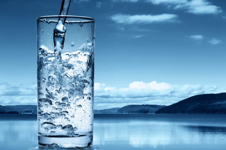 Researchers in China have developed a new type of solar-powered device that purifies water for drinking