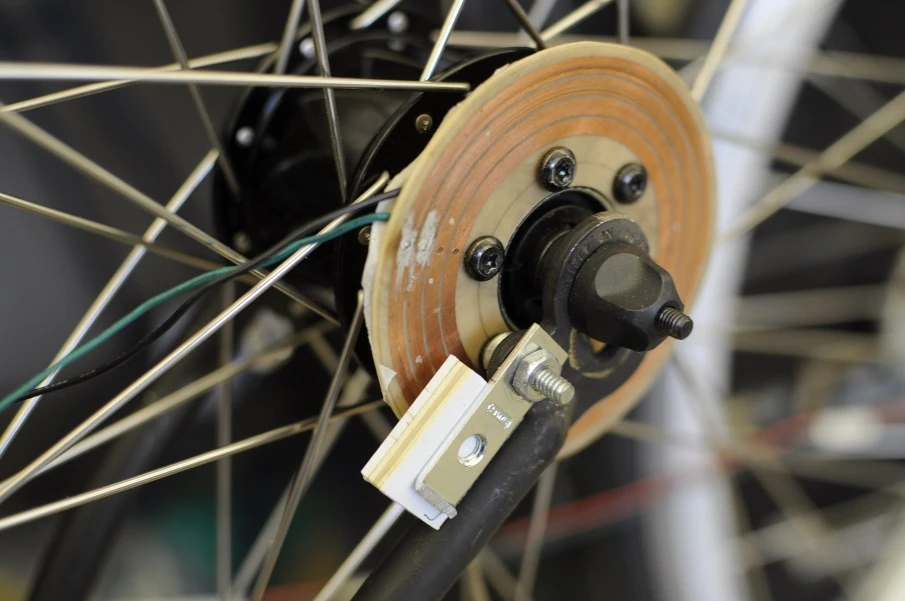 Power for the Aura system is provided by a dynamo incorporated into the front hub