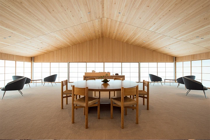 Large lounge area is available to desks, ideal for reading and taking in the views