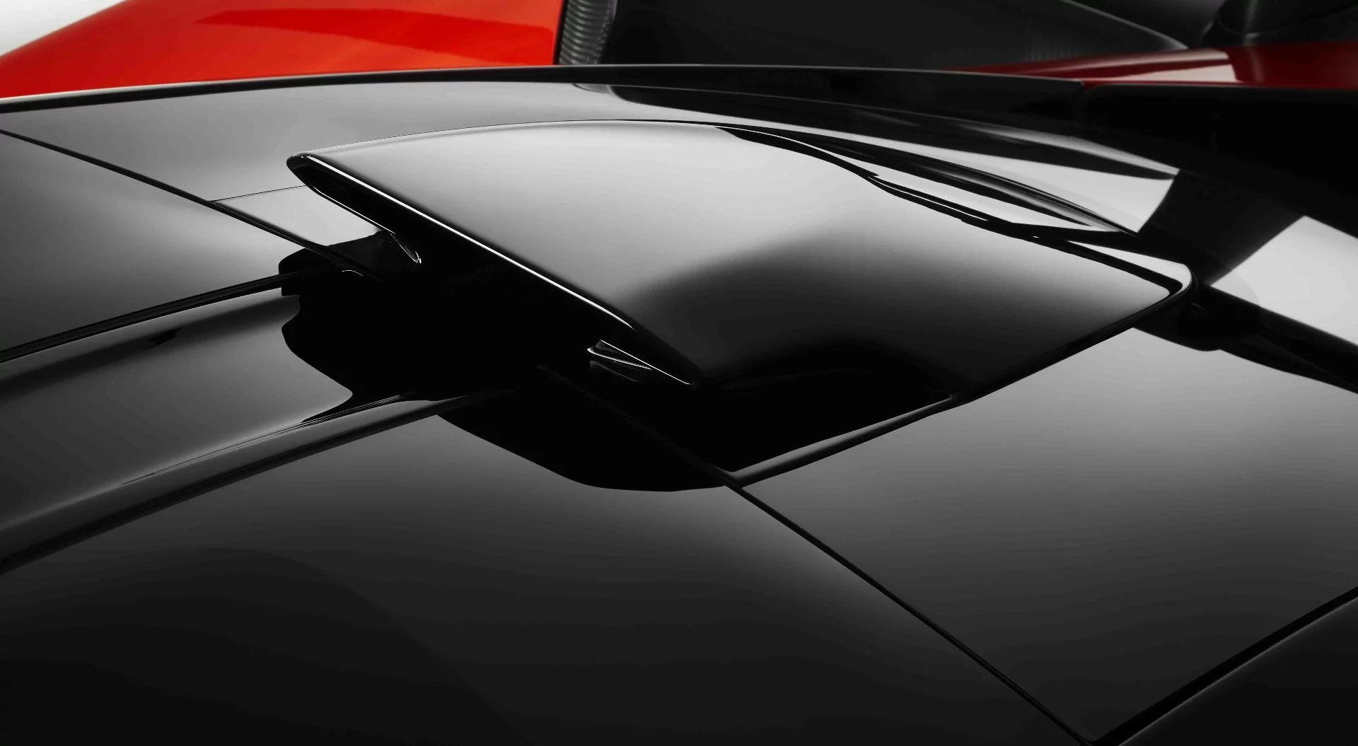 The roof-mounted snorkel rams air into a carbon-fiber intake plenum and is designed to amplify the V8's induction noise