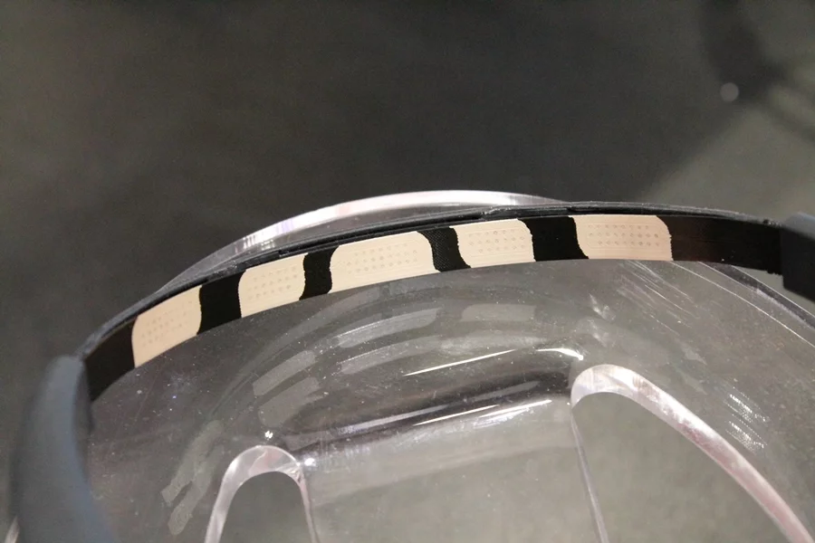 The Muse headband has sensors that press against the user's forehead (Photo: Stu Robarts/Gizmag.com)