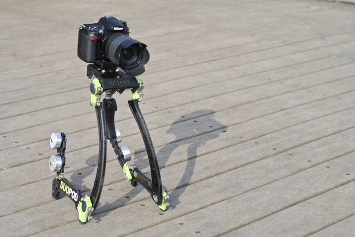 The Duopod project from designer Ben Millett functions as both a shoulder-mounted steadicam and a two-legged camera platform for those wanting to shoot high definition action videos on digital SLR cameras