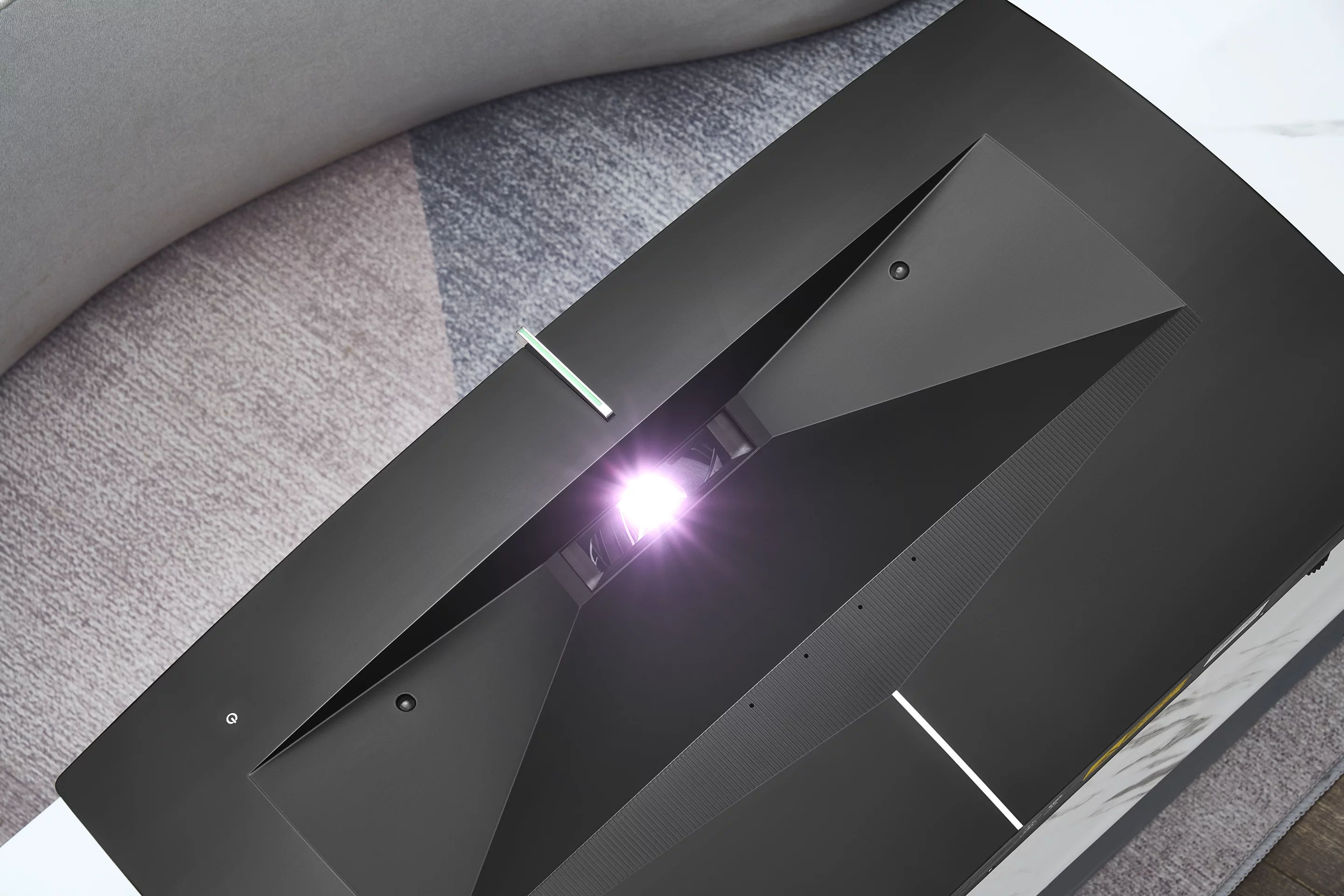 The Casiris H6 features a Tri-Color laser light source that's able to put out 3,000 ANSI lumens