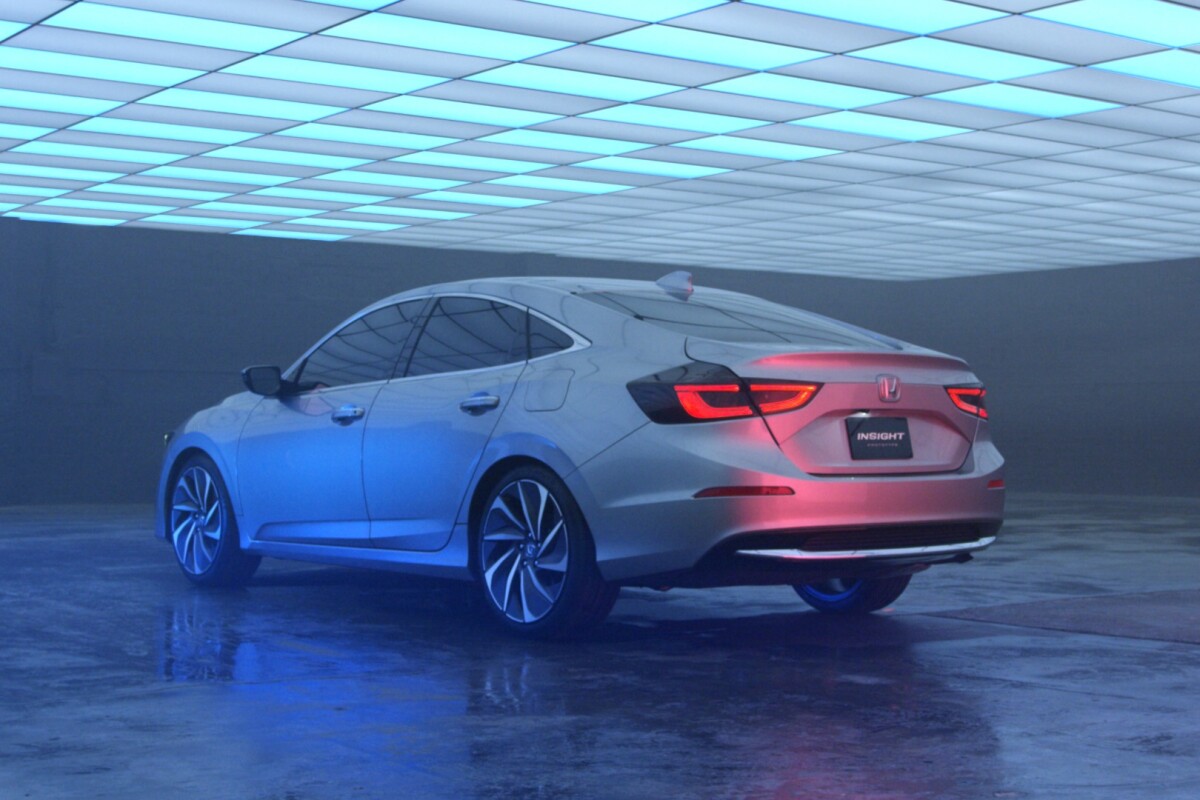 The third-generation hybrid system starts with a 1.5-liter four-cylinder engine in the Atkinson cycle, an electric motor, and a lithium-ion battery pack