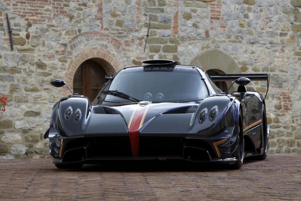 The Revolucion is faster to 100 km/h (62 mph) than the Zonda R (Photo: Pagani)