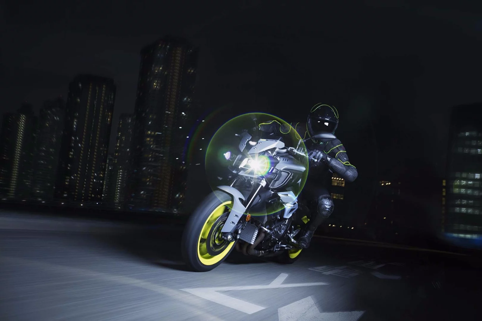 Yamaha MT-10: flouro piped leathers optional