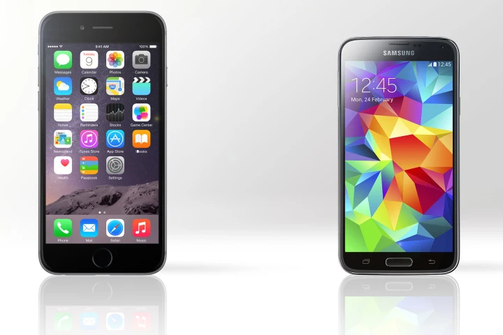 Gizmag compares the features and specs of Apple's first phablet, the iPhone 6 Plus, and Samsung's flagship Galaxy S5
