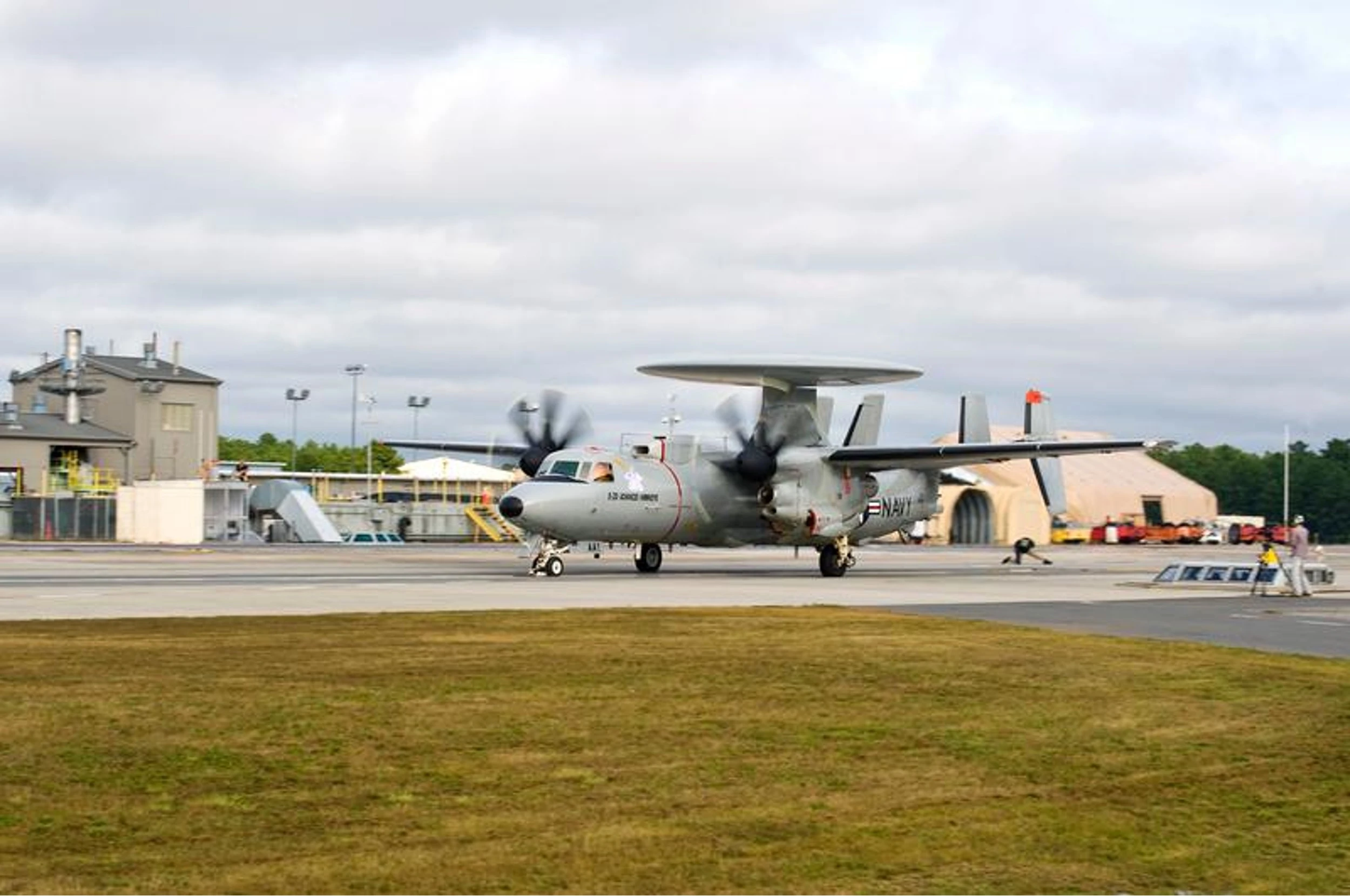 An E-2D Advanced Hawkeye launches uses EMALS (Image: US Navy)
