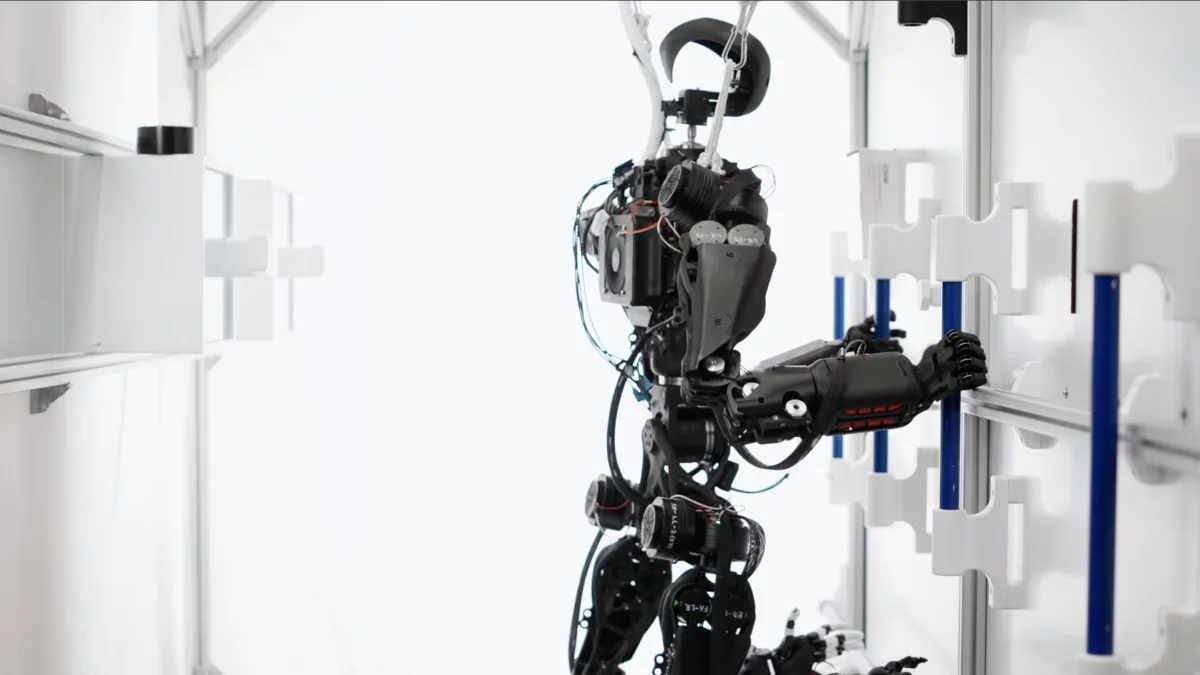 A space humanoid uses four arms to assist astronauts ?url=https%3A%2F%2Fnewatlas Brightspot.s3.amazonaws.com%2F72%2Fc5%2F22b033ee41f5b6ae71507a0eacad%2Fscreenshot 2026 05 29 At 10 40 38