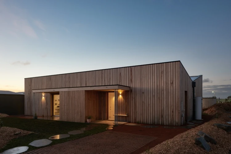 10Star Home was built with a zero-waste philosophy and was designed topositively exceed its carbon footprint over its lifespan
