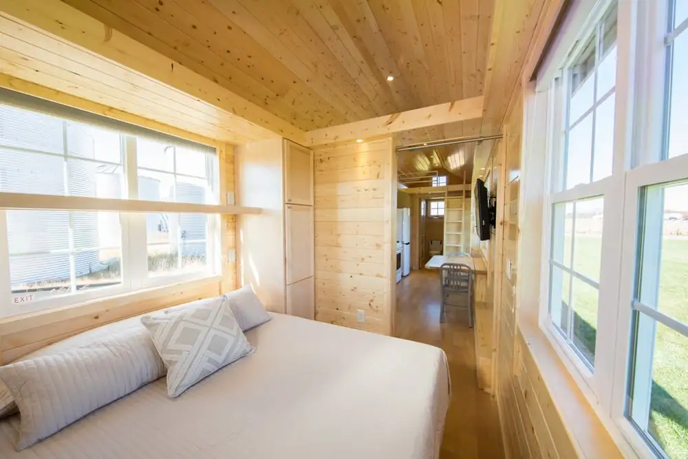 The Vintage XL can sleep an impressive eight people under its small roof