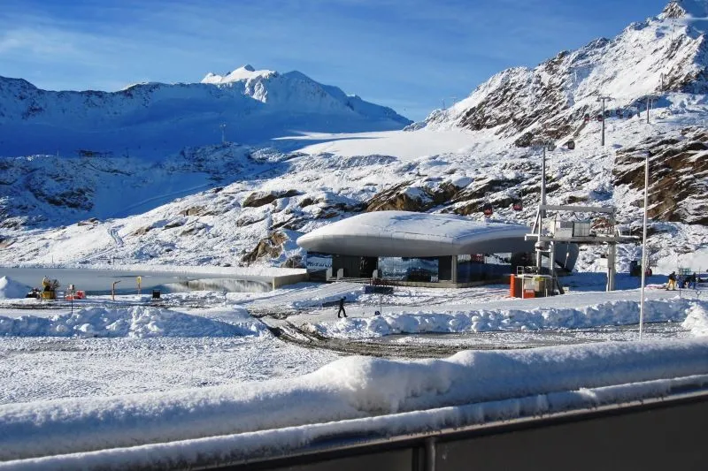 The cable car transports visitors top of the glacier in only five minutes and 40 seconds (Image: Pitztaler Gletscherbahn)