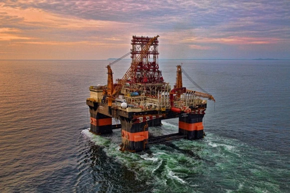 Sea Chair hopes to convert oil rigs to harvest sunken plastic