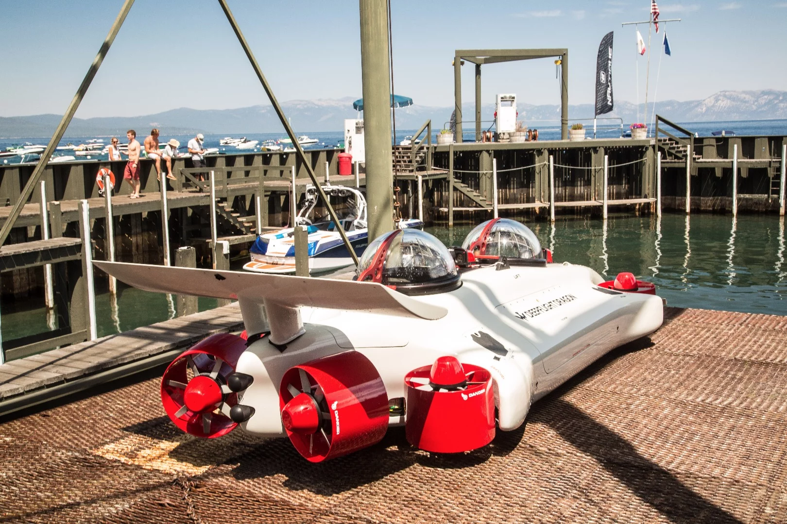 Deepflight Dragon: underwater drone that works in reverse