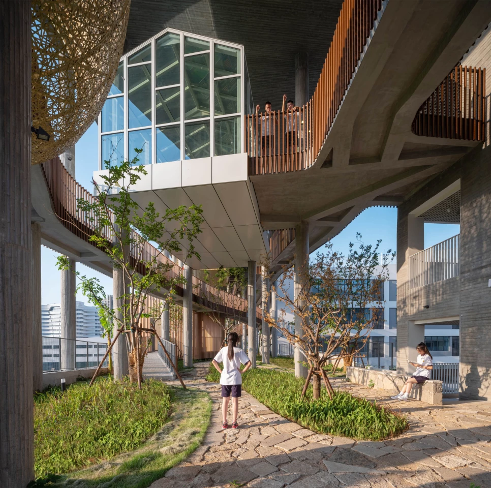 Huizhen High School includes a floating forest area made up of suspended classrooms and meandering paths