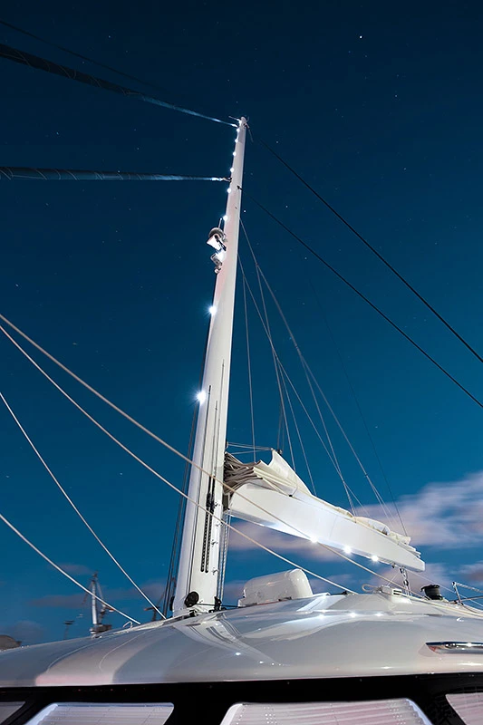 The Sunreef 80 main mast