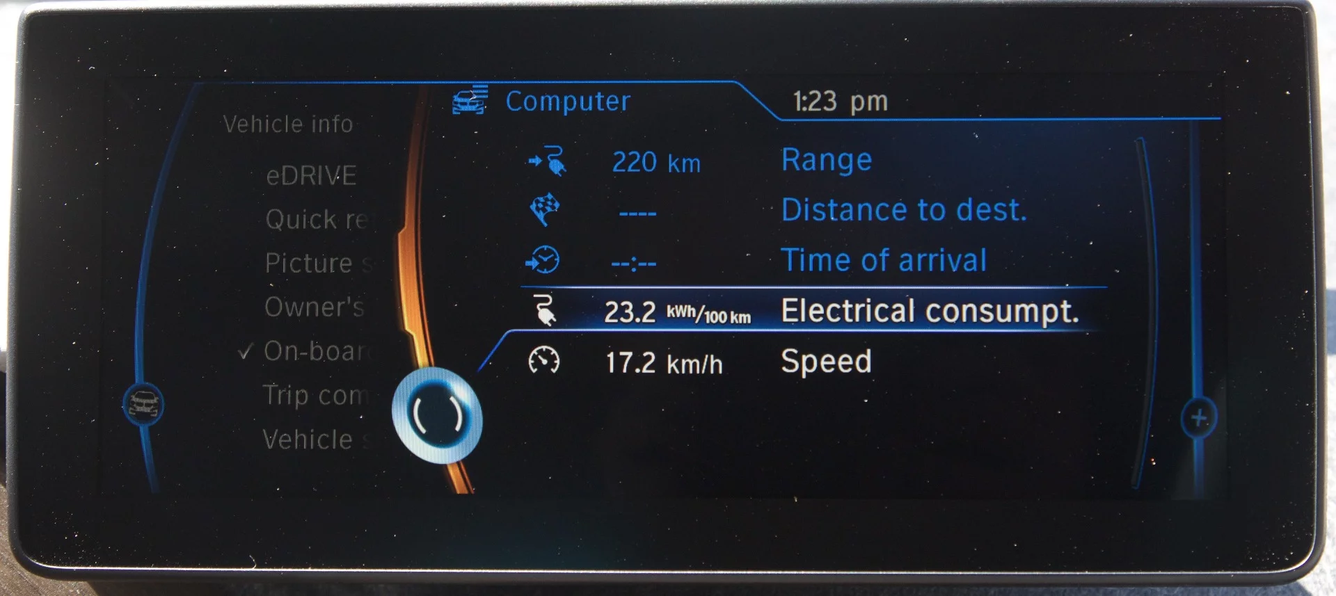 Data is displayed on a high-res 10.25-inch color screen