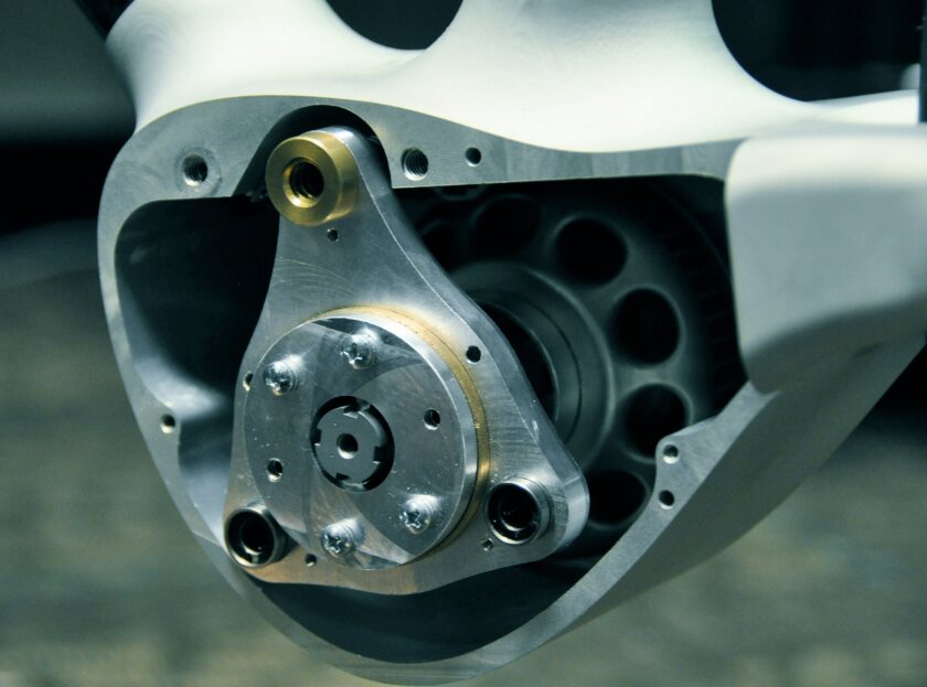 The chunky bottom bracket containing the SWIFT Drive Train system