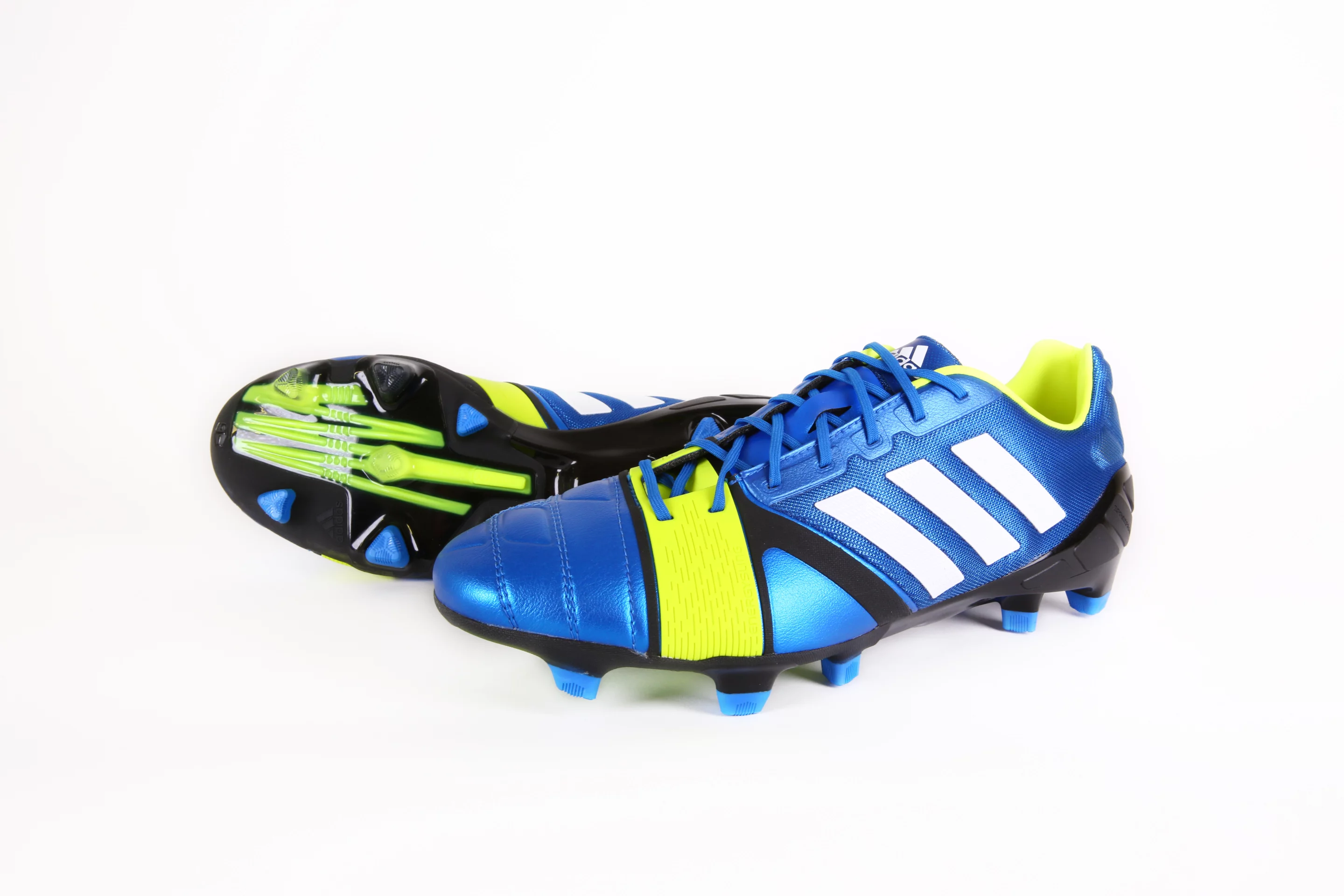 The high-elastic Energysling strip on the forefoot is designed to increase agility