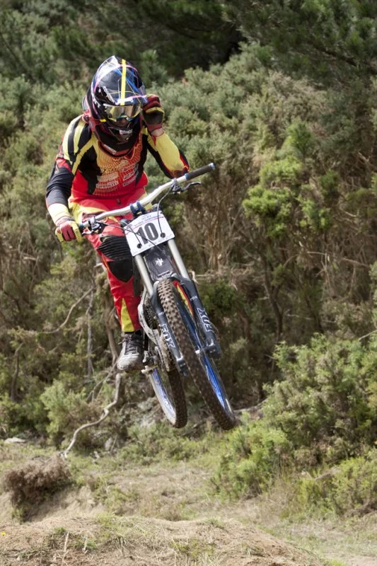 The Zerode G-1 mountain bike incorporates a mid-bike-mounted internal geared hub, which is said to allow it to perform better than a regular MTB in a variety of ways