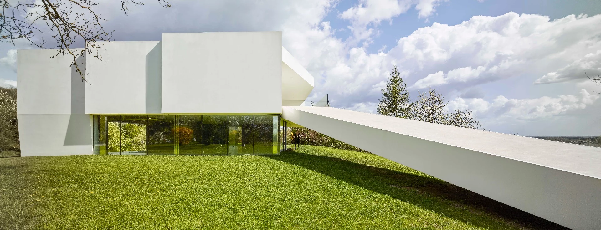 The By The Way house project began in 2008, when the owner of a plot of land by the river approached architect Robert Konieczny to build a new home on the site