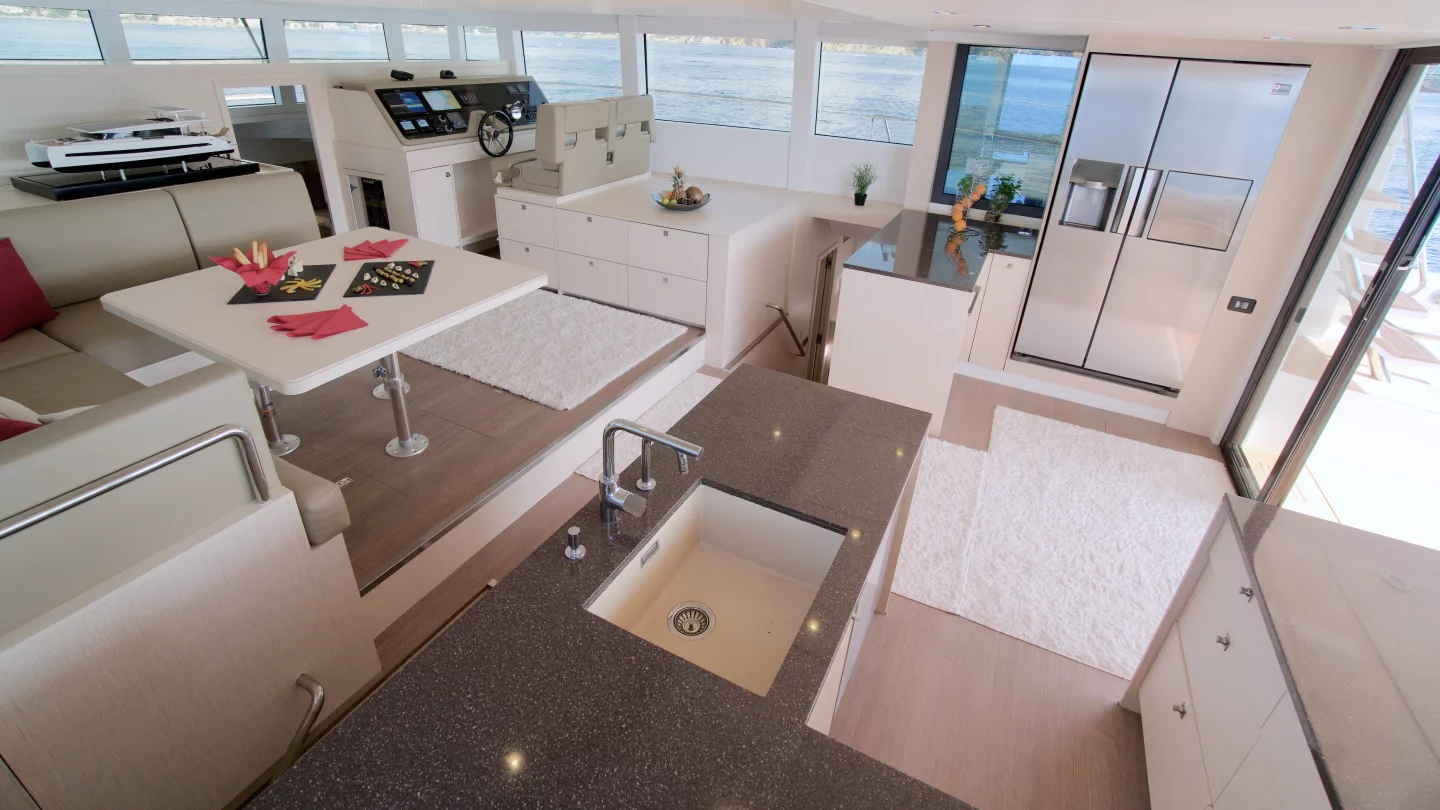 Silent 55: main deck living area