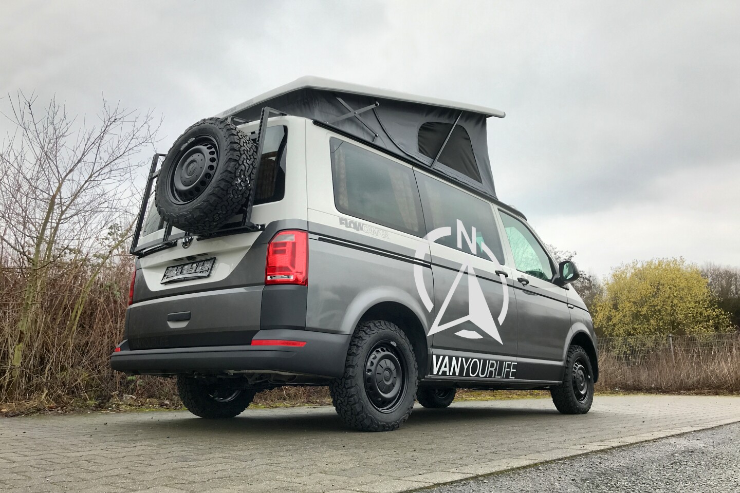 Flowcamper Casper with pop-up roof and spare tire carrier